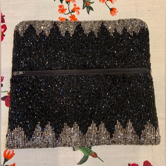 Moyna NY Black and Silver Shiny Hand Beaded Clutch - Picture 6 of 9